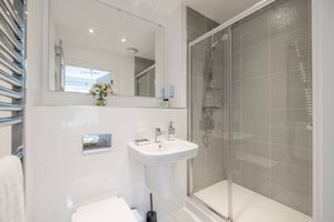 Ensuite Shower room- click for photo gallery